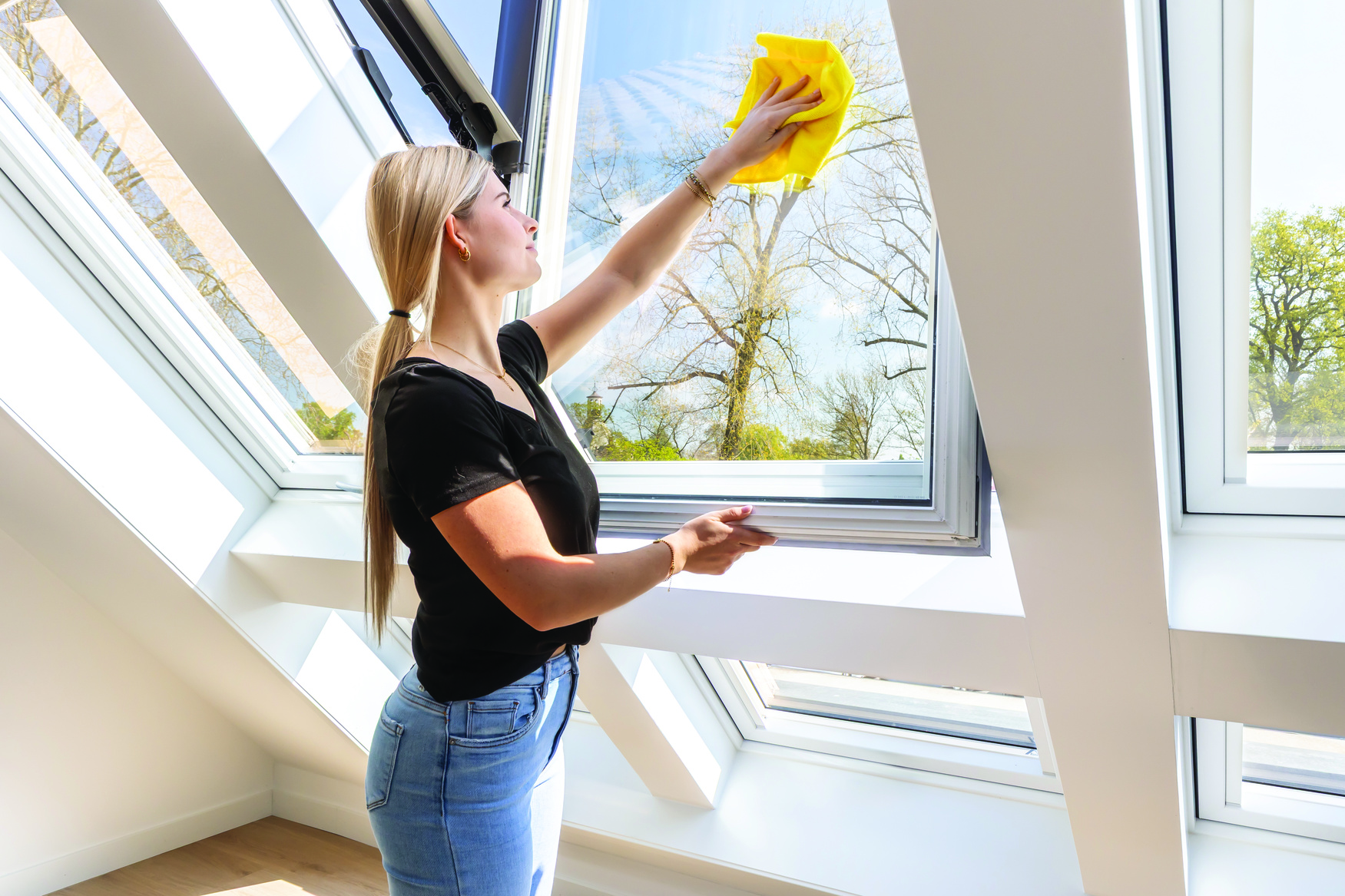 Roto Designo Klapp-Schwingfenster R8 Kunststoff Austausch Renovierung AR2-840769M Fenster, Reinigen, Person, Innenarchitektur, Fensterbank, Fenster, Reinigen, Person, Innenarchitektur, Fensterbank, Fenster, Reinigen, Person, Innenarchitektur, Fensterbank, Fenster, Reinigen, Person, Innenarchitektur, Fensterbank